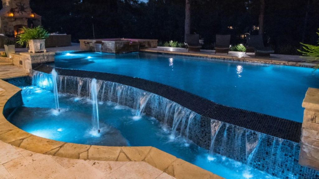 How Deep Should a Residential Swimming Pool Be