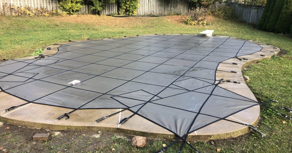 How to Choose the Right Pool Cover for Winter